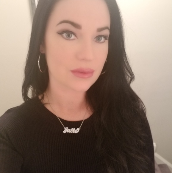 Welcome to my Closet - Picture 3 of 8